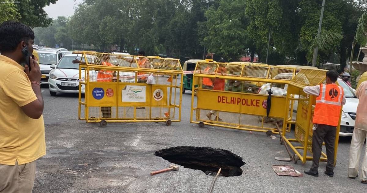 Road caves in near India Gate, affects traffic
